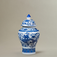 Vase Ming en Bleu et Blanc avec Motif Dragon