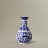 Vase Chinois Bleu et Blanc en Céramique Traditionnelle